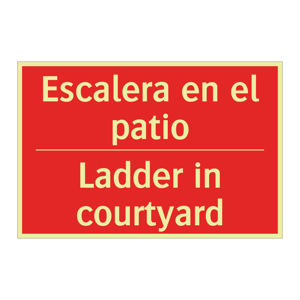 Escalera en el patio - Ladder in courtyard