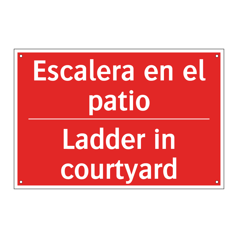 Escalera en el patio - Ladder in courtyard