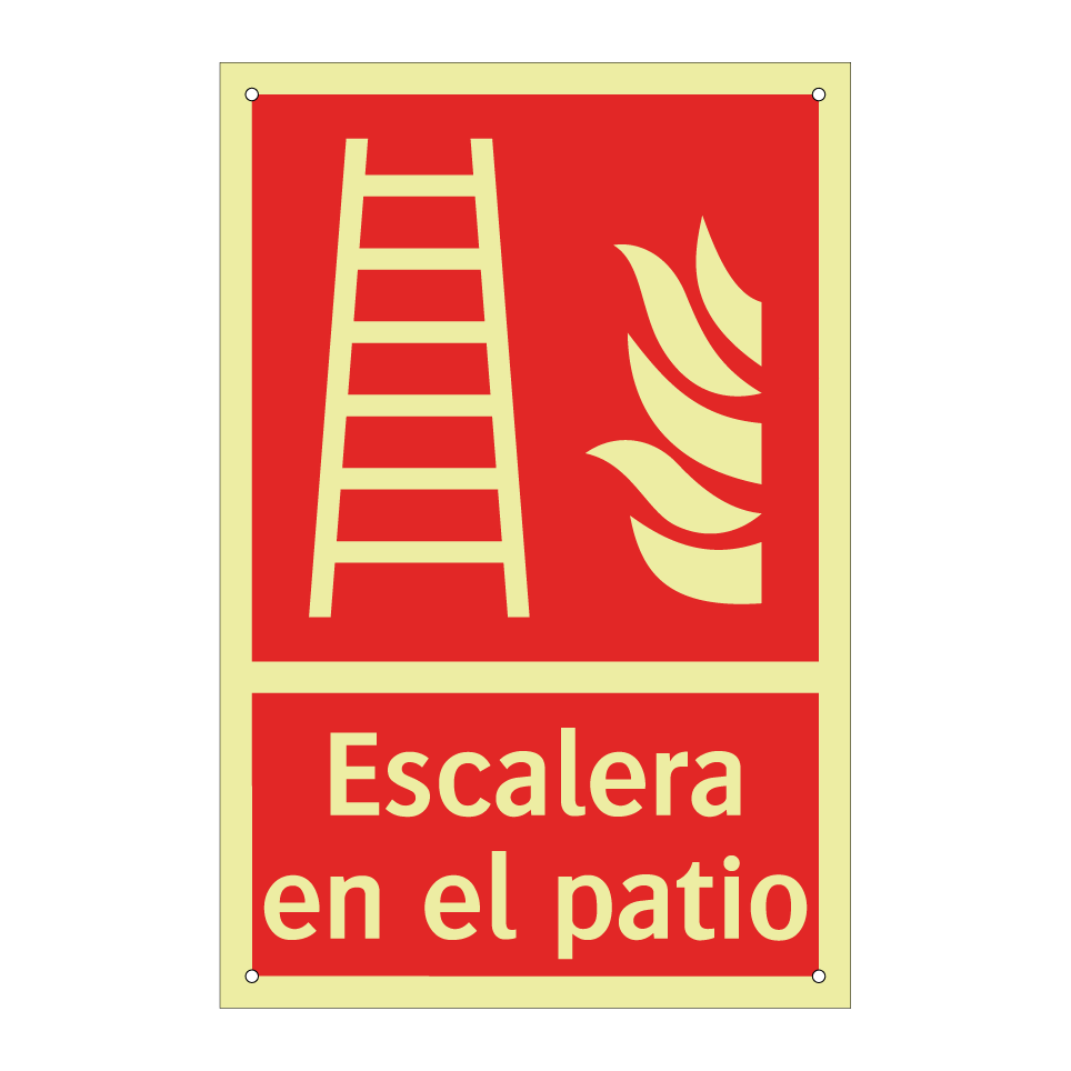 Escalera en el patio