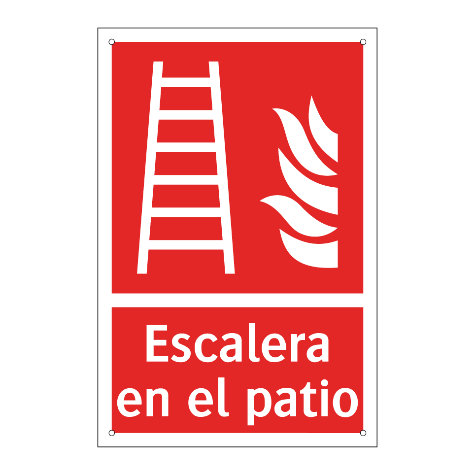 Escalera en el patio