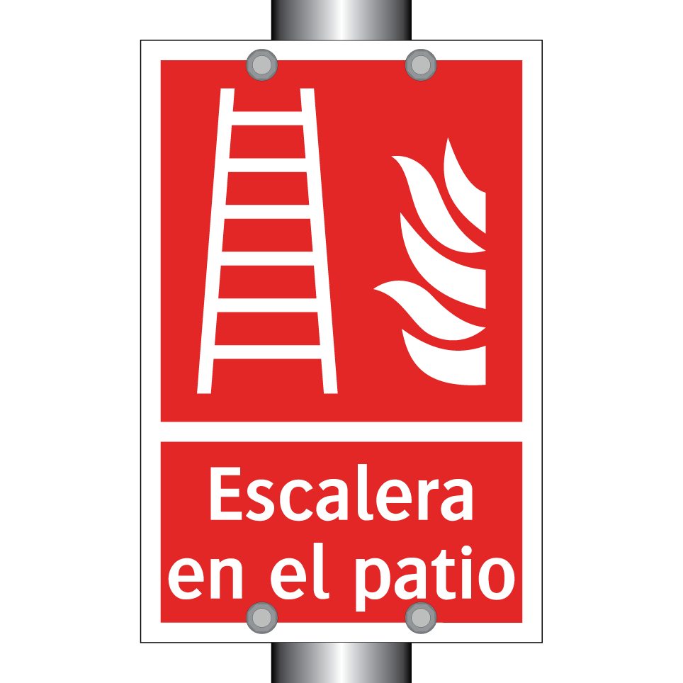 Escalera en el patio
