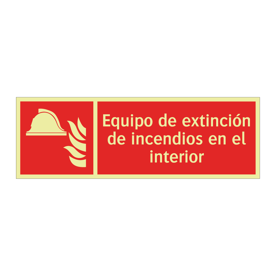 Equipo de extinción de incendios en el interior