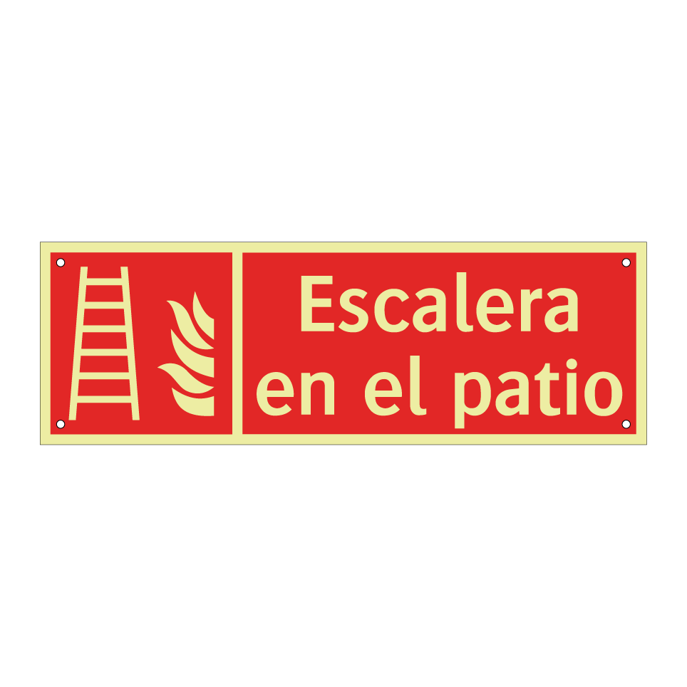 Escalera en el patio