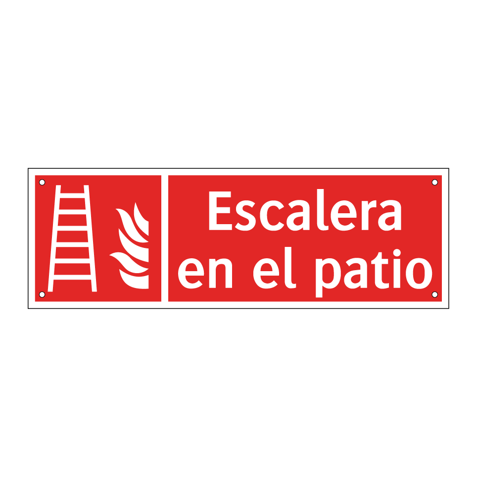 Escalera en el patio