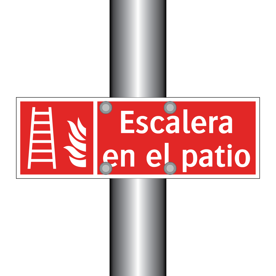 Escalera en el patio