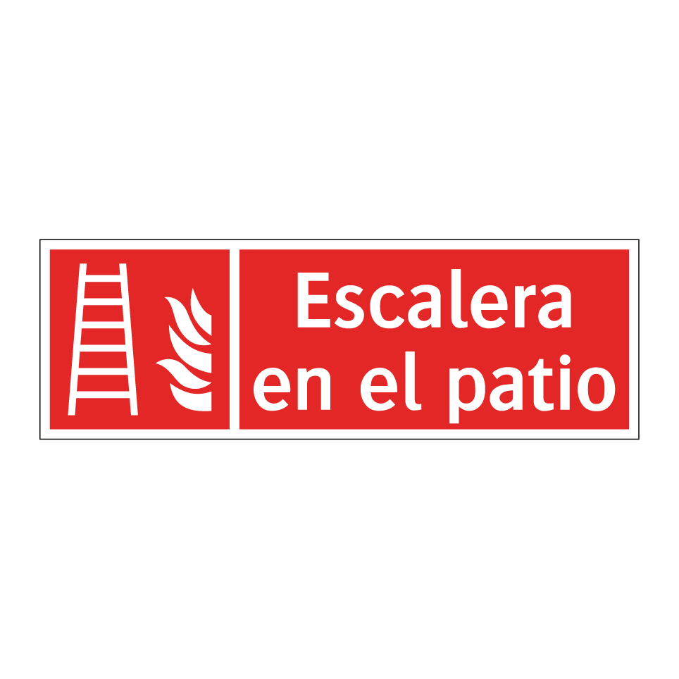 Escalera en el patio