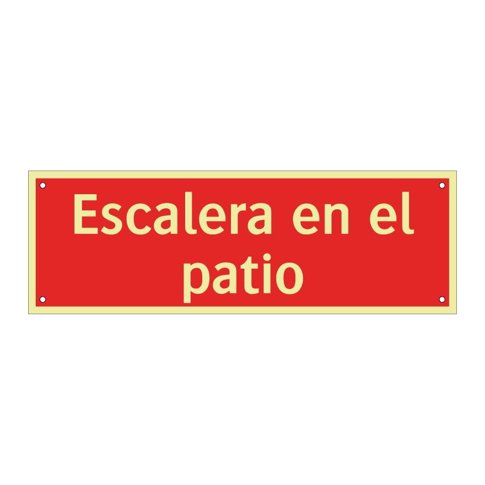 Escalera en el patio