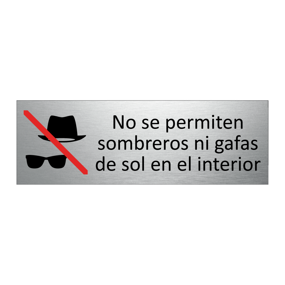 No se permiten sombreros ni gafas de sol en el interior