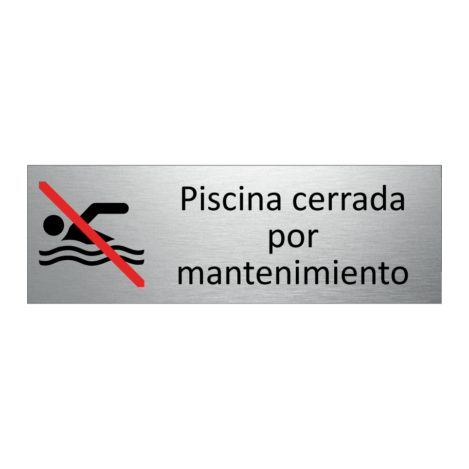 Piscina cerrada por mantenimiento