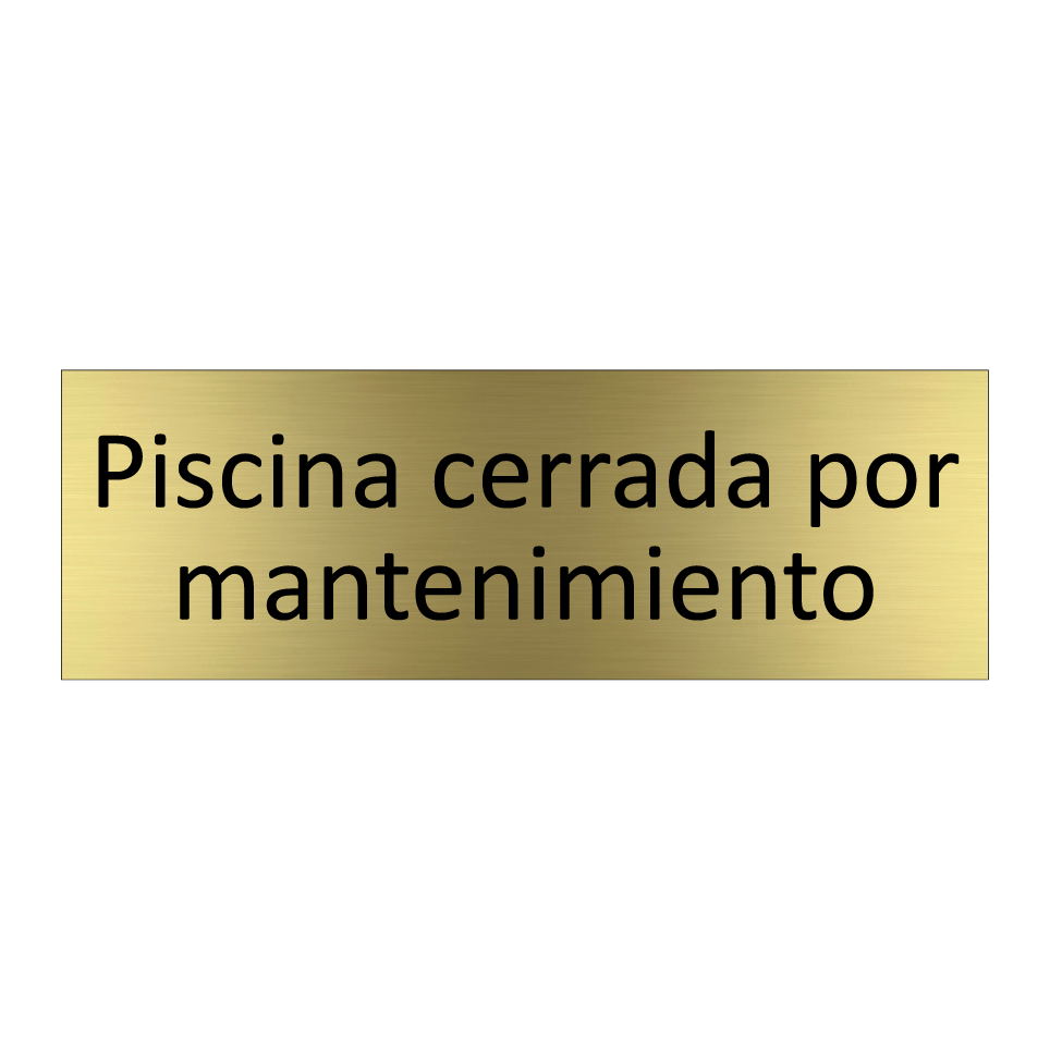 Piscina cerrada por mantenimiento