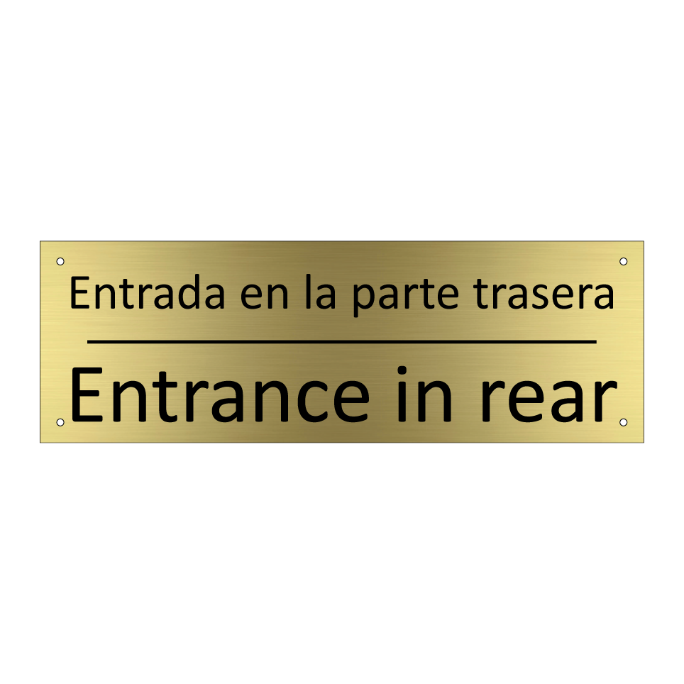Entrada en la parte trasera - Entrance in rear