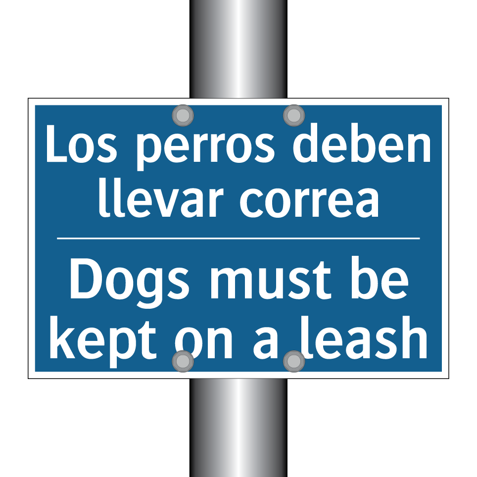 Los perros deben llevar correa - Dogs must be kept on a leash
