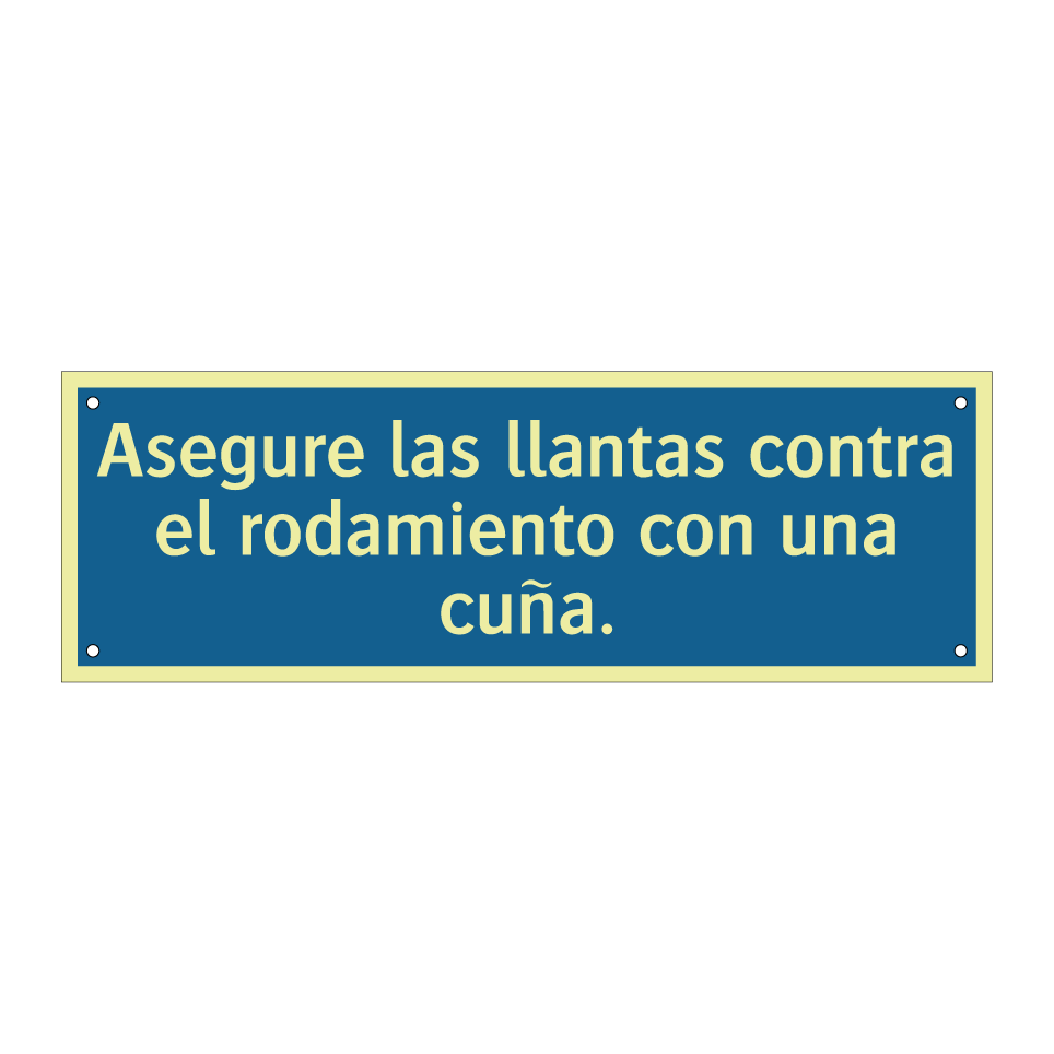 Asegure las llantas contra el rodamiento con una cuña.