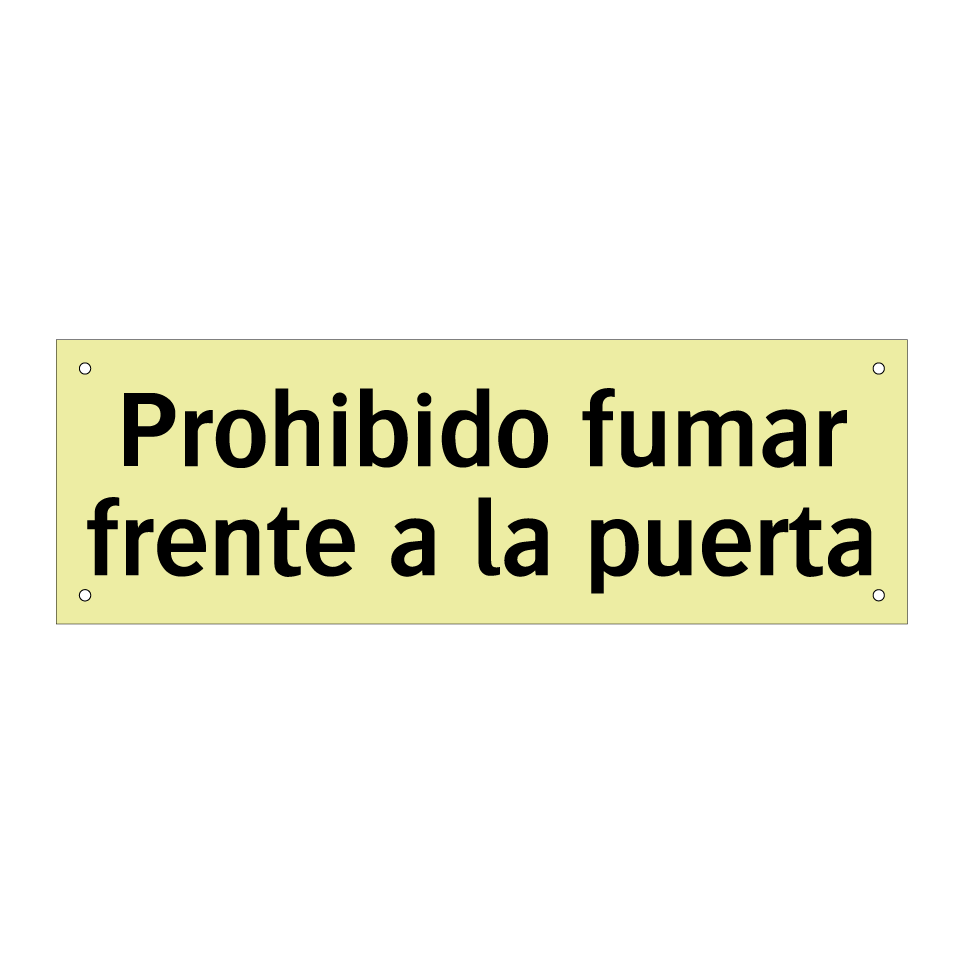 Prohibido fumar frente a la puerta