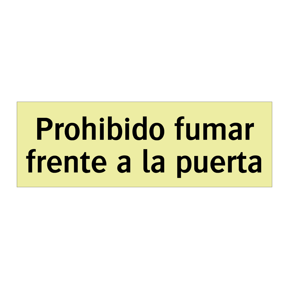 Prohibido fumar frente a la puerta