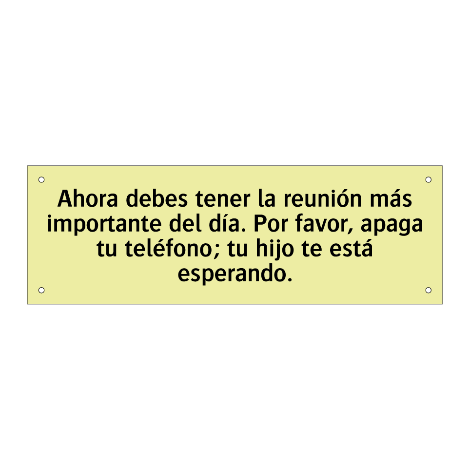 Ahora debes tener la reunión más importante del día. Por favor, apaga tu teléfono; tu hijo te está esperando.
