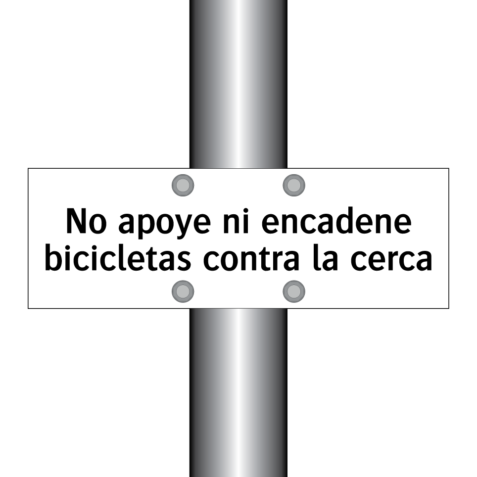 No apoye ni encadene bicicletas contra la cerca