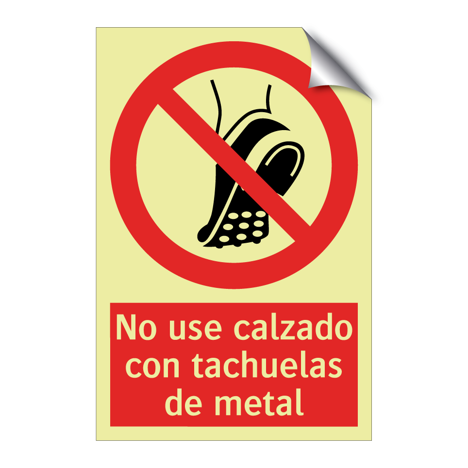 No use calzado con tachuelas de metal