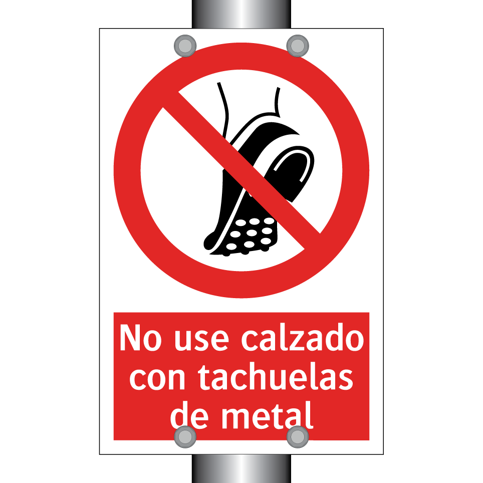 No use calzado con tachuelas de metal