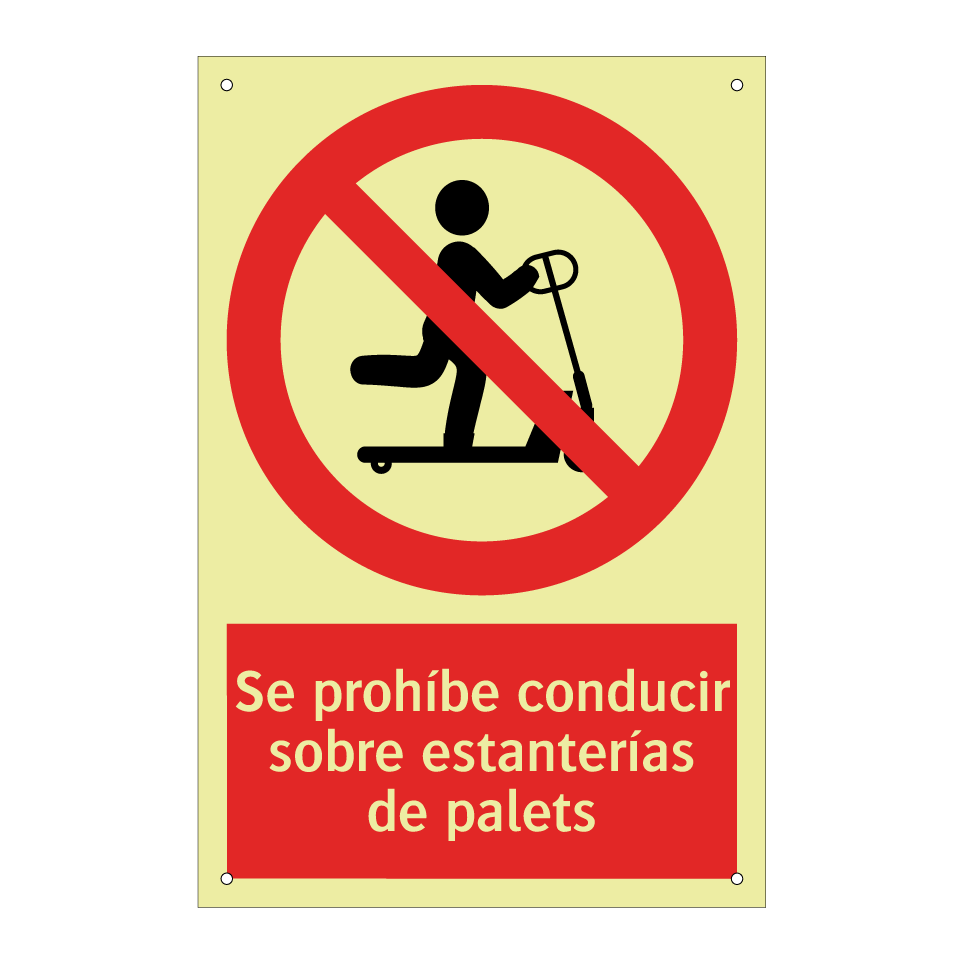 Se prohíbe conducir sobre estanterías de palets