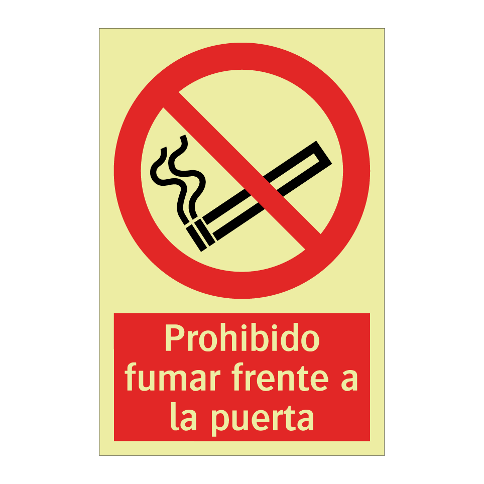 Prohibido fumar frente a la puerta