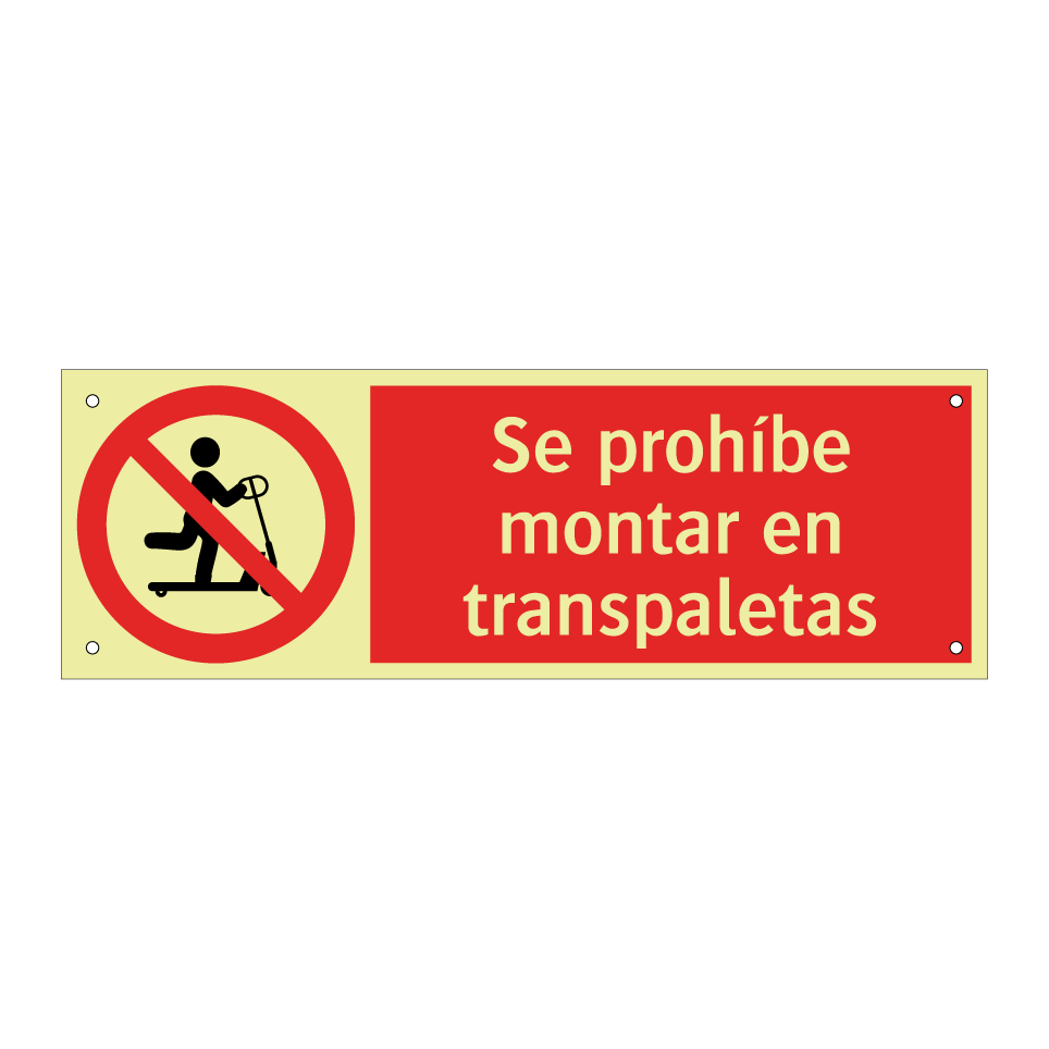 Se prohíbe montar en transpaletas