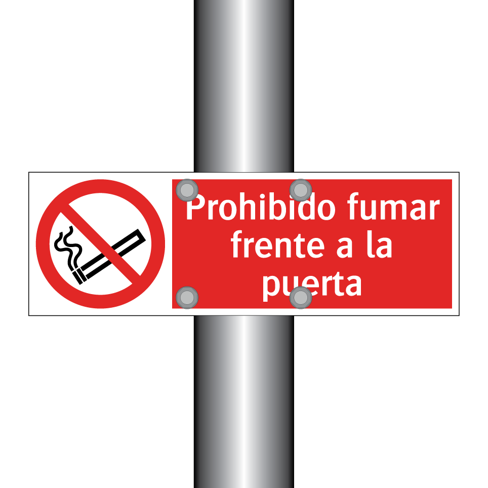 Prohibido fumar frente a la puerta