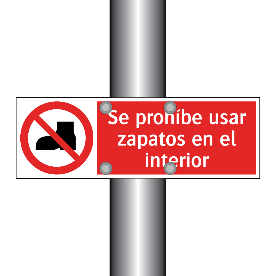 Se prohíbe usar zapatos en el interior