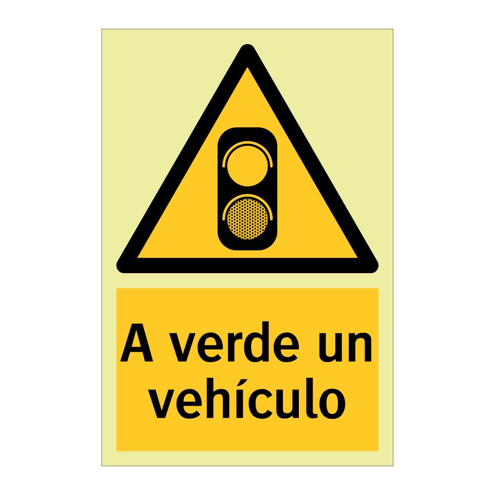 A verde un vehículo