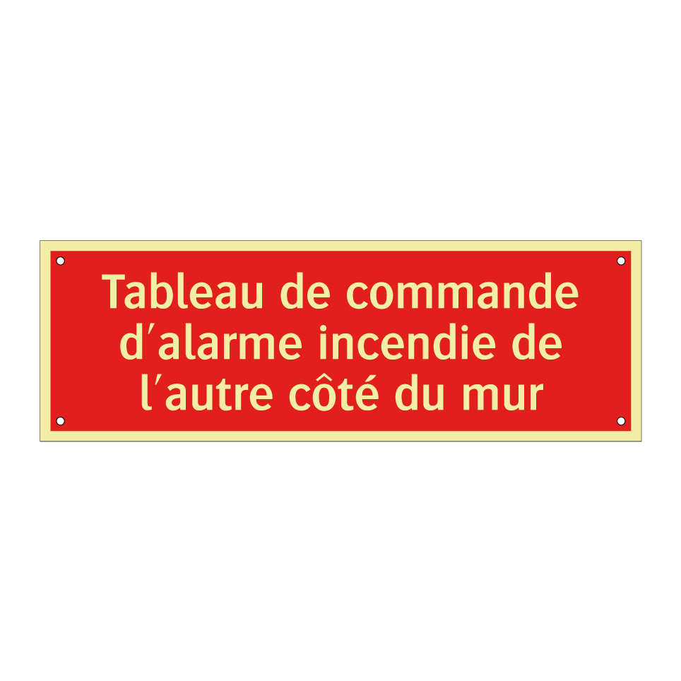 Tableau de commande d'alarme incendie de l'autre côté du mur
