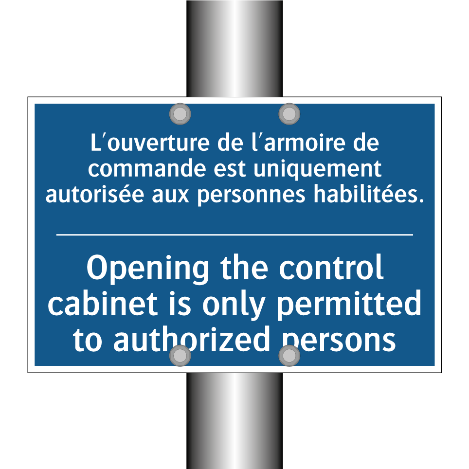 L'ouverture de l'armoire de commande /.../ - Opening the control cabinet is /.../