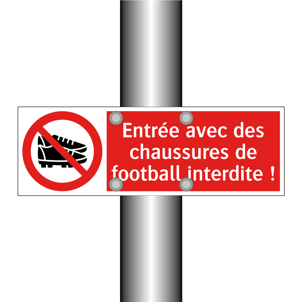 Entrée avec des chaussures de football interdite !