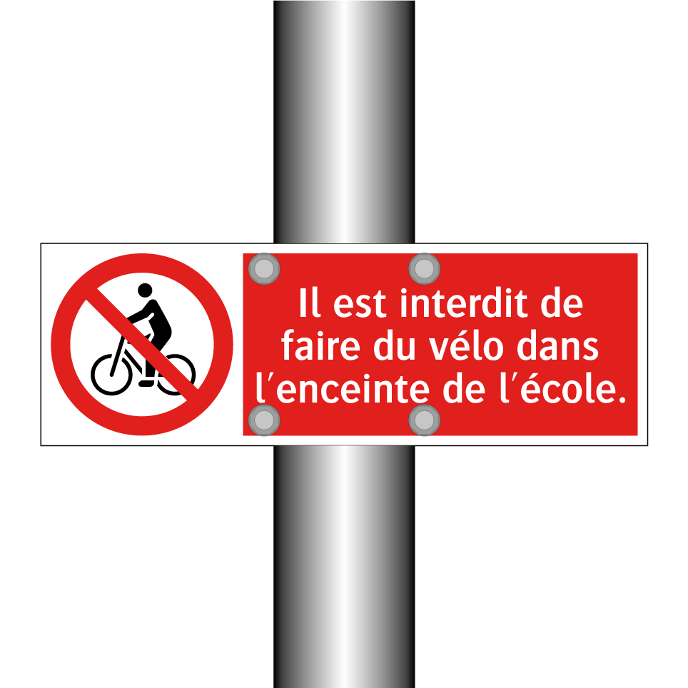 Il est interdit de faire du vélo dans l'enceinte de l'école.