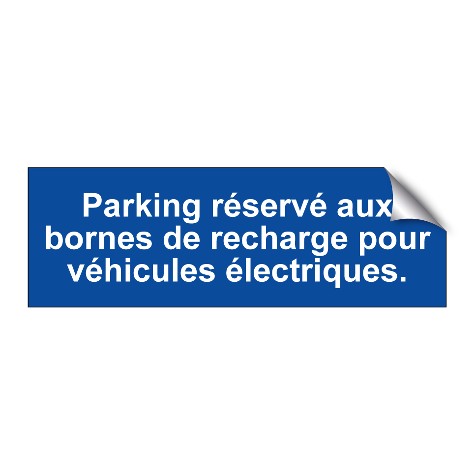 Parking réservé aux bornes de recharge pour véhicules électriques.