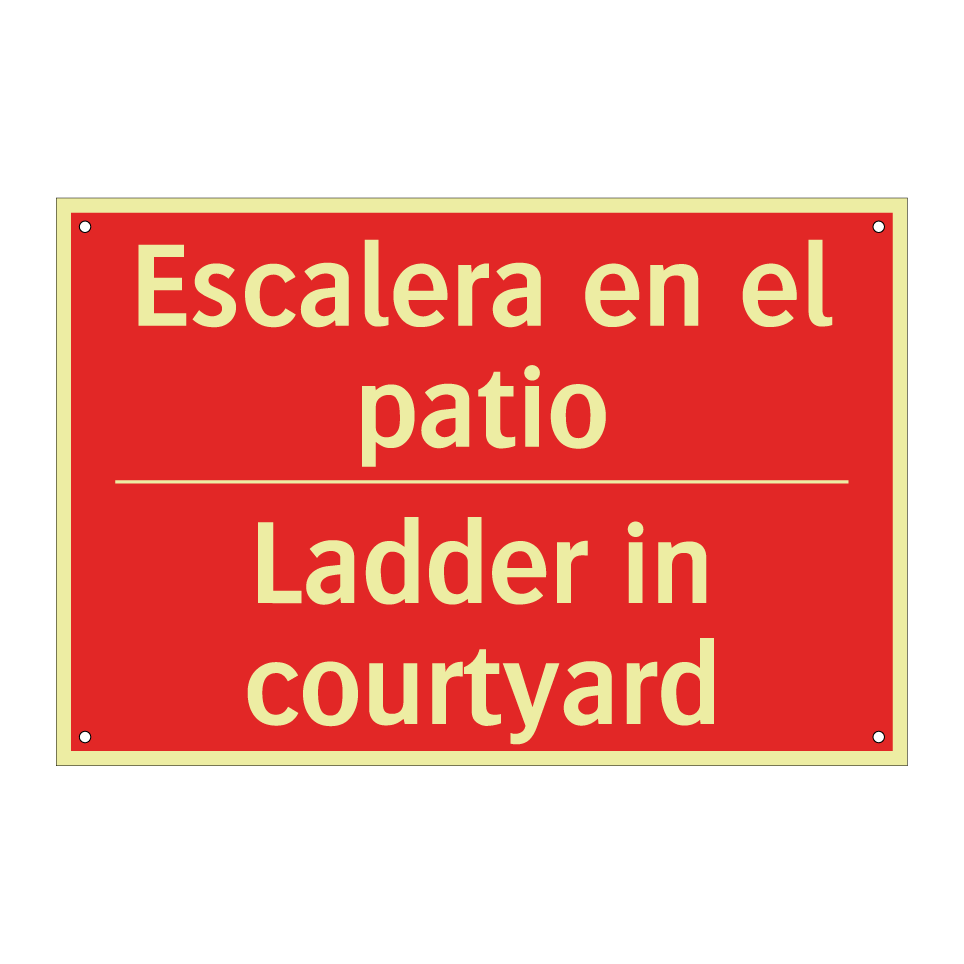 Escalera en el patio - Ladder in courtyard