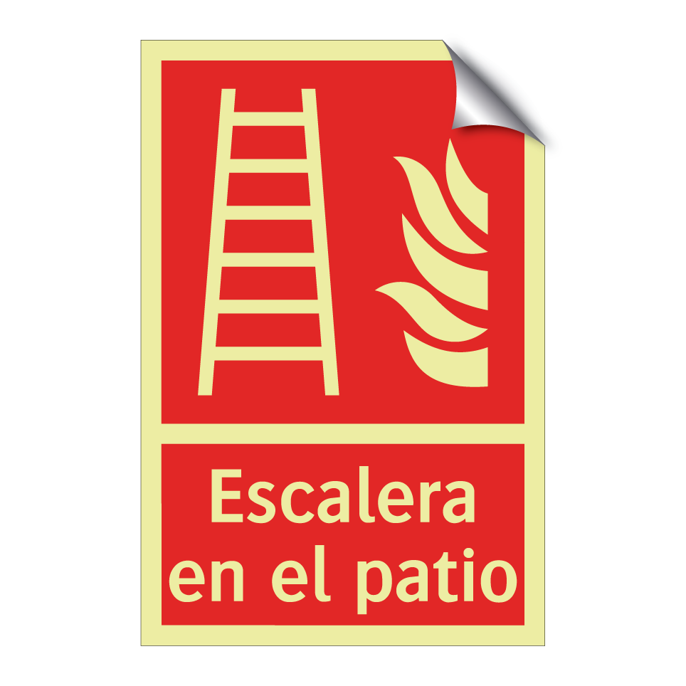 Escalera en el patio