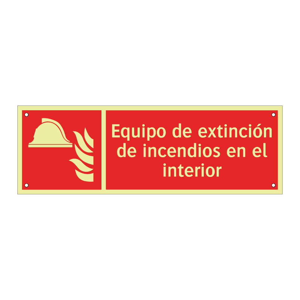 Equipo de extinción de incendios en el interior