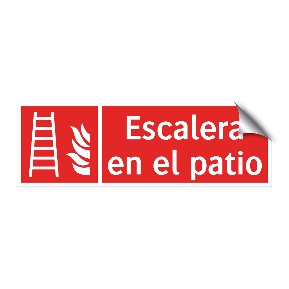 Escalera en el patio