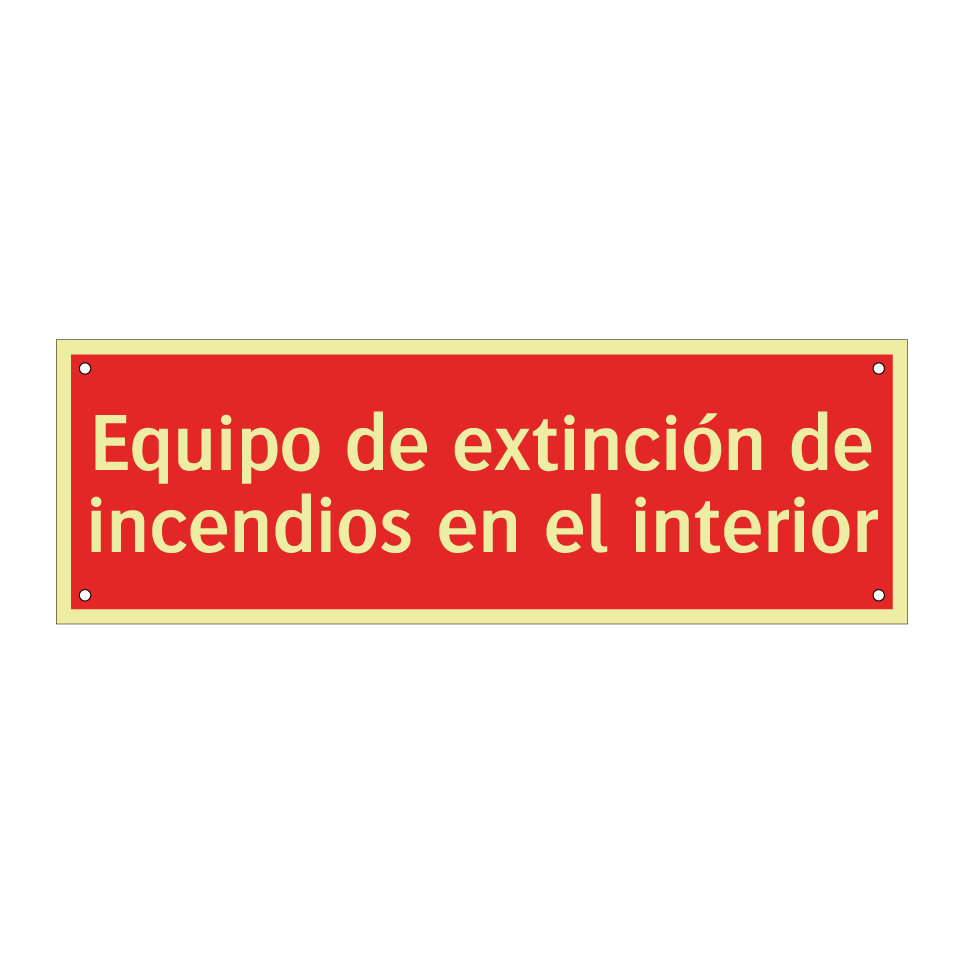 Equipo de extinción de incendios en el interior