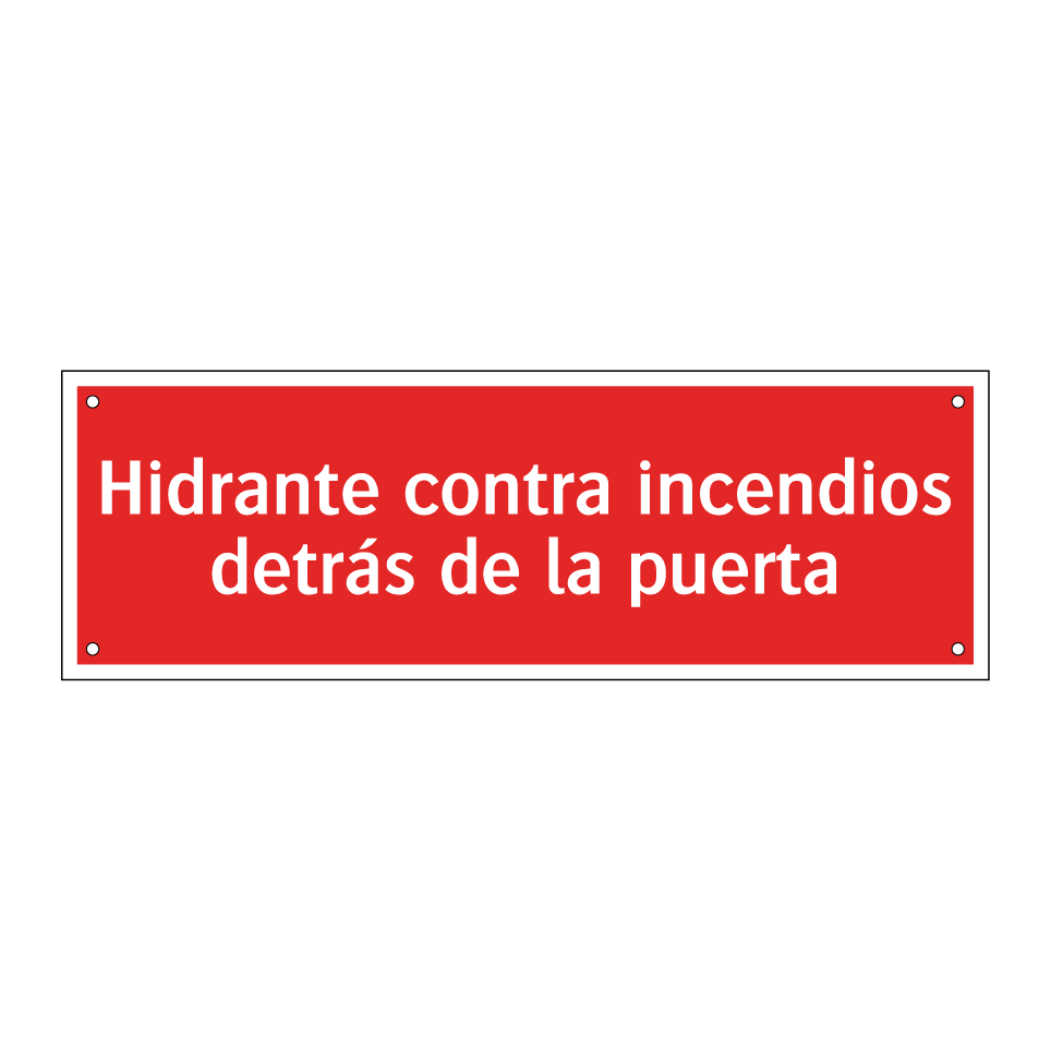 Hidrante contra incendios detrás de la puerta