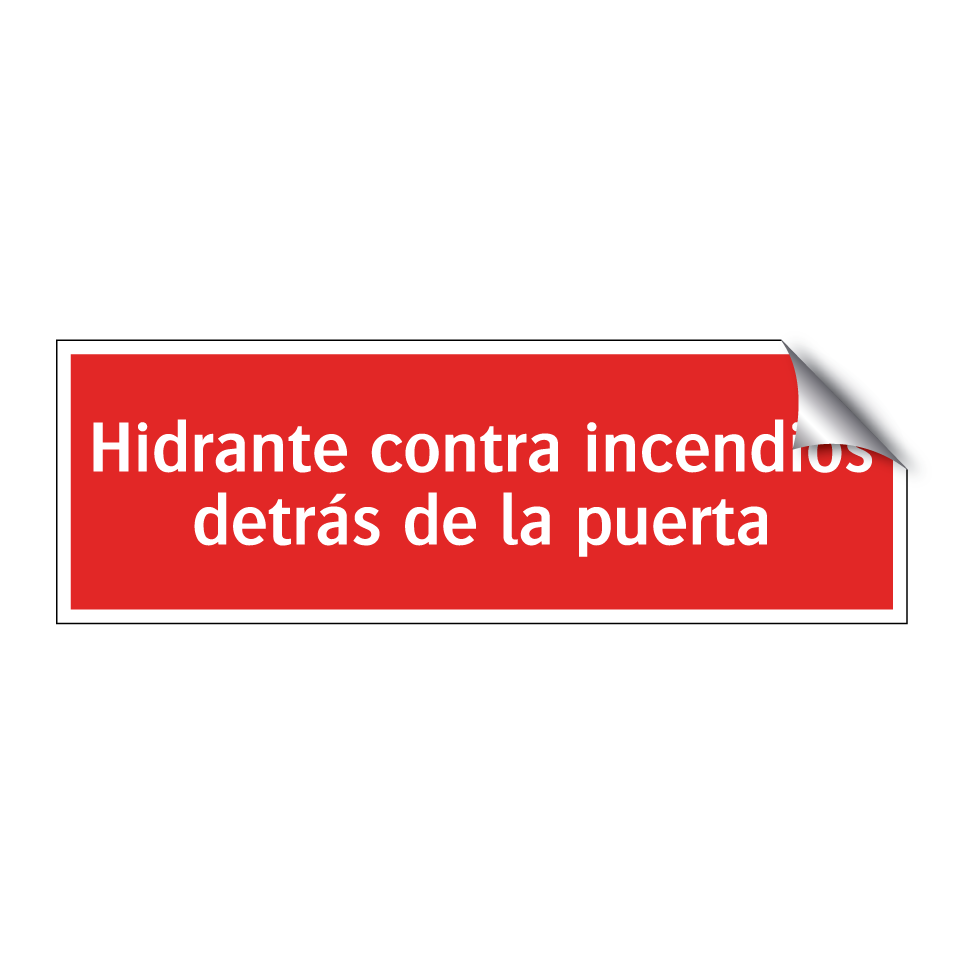 Hidrante contra incendios detrás de la puerta