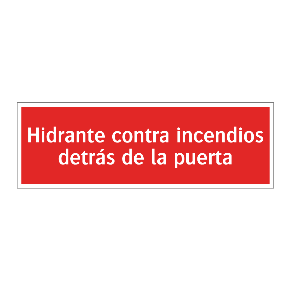 Hidrante contra incendios detrás de la puerta
