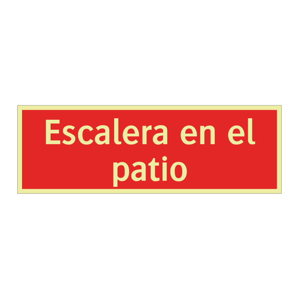 Escalera en el patio