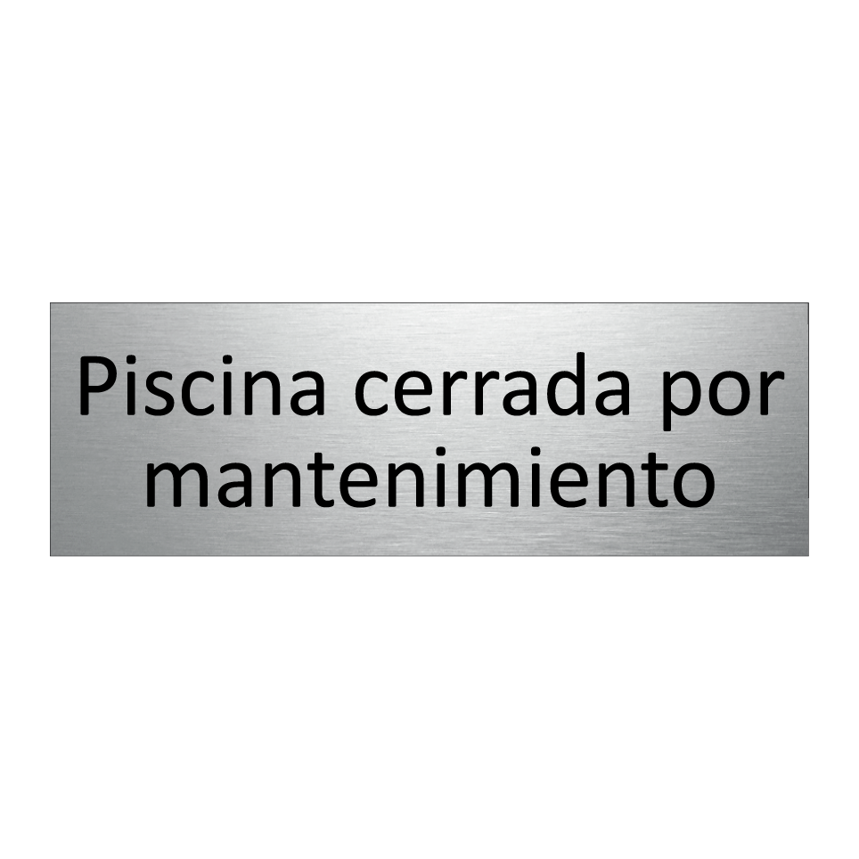 Piscina cerrada por mantenimiento