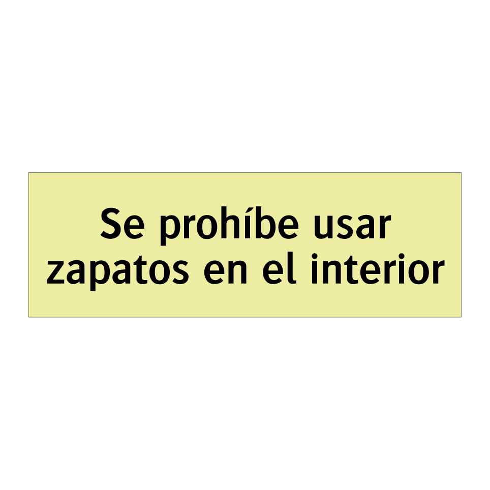Se prohíbe usar zapatos en el interior