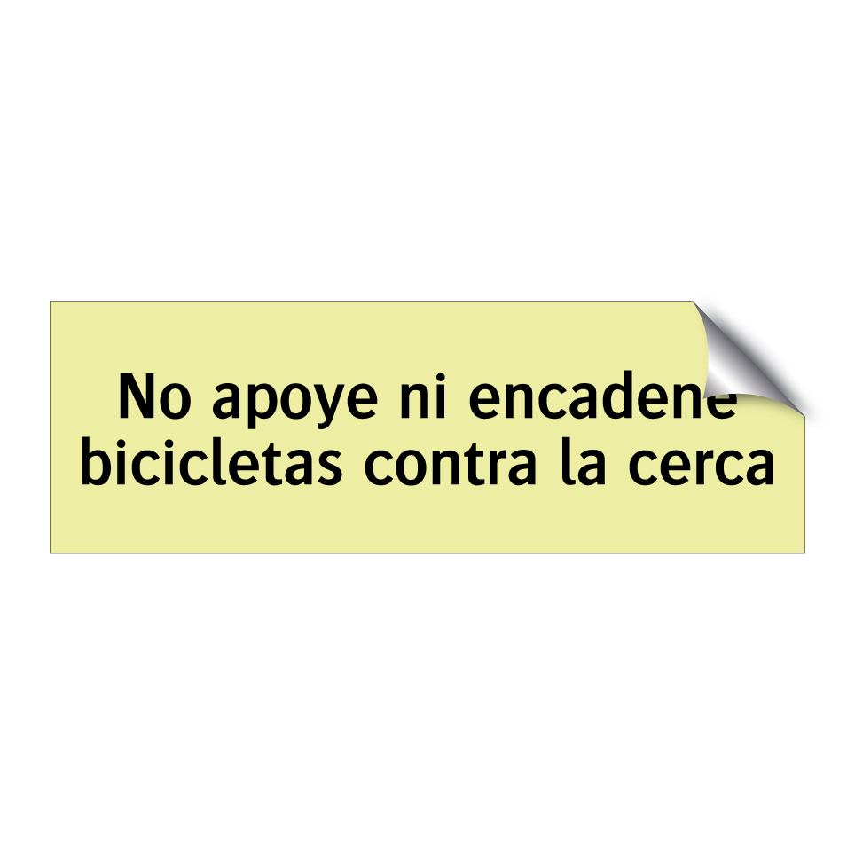 No apoye ni encadene bicicletas contra la cerca