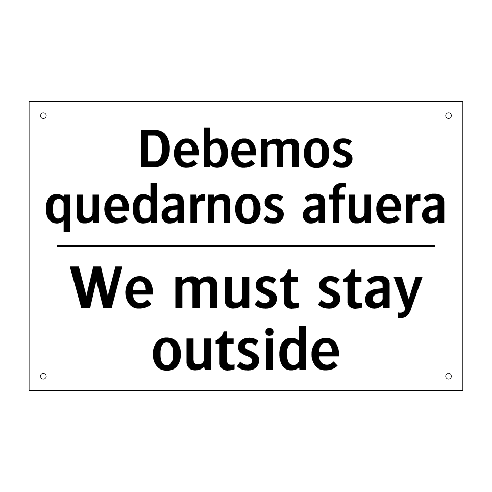 Debemos quedarnos afuera - We must stay outside