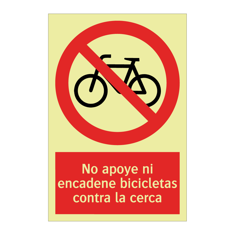 No apoye ni encadene bicicletas contra la cerca