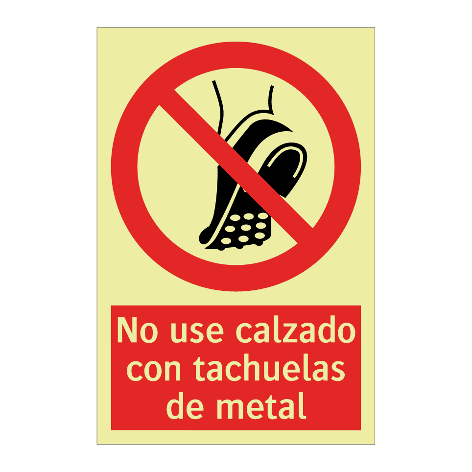 No use calzado con tachuelas de metal