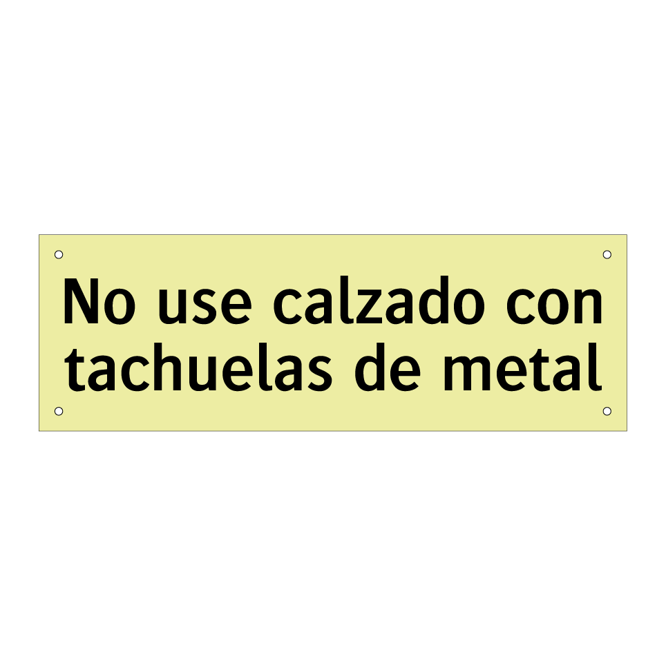 No use calzado con tachuelas de metal